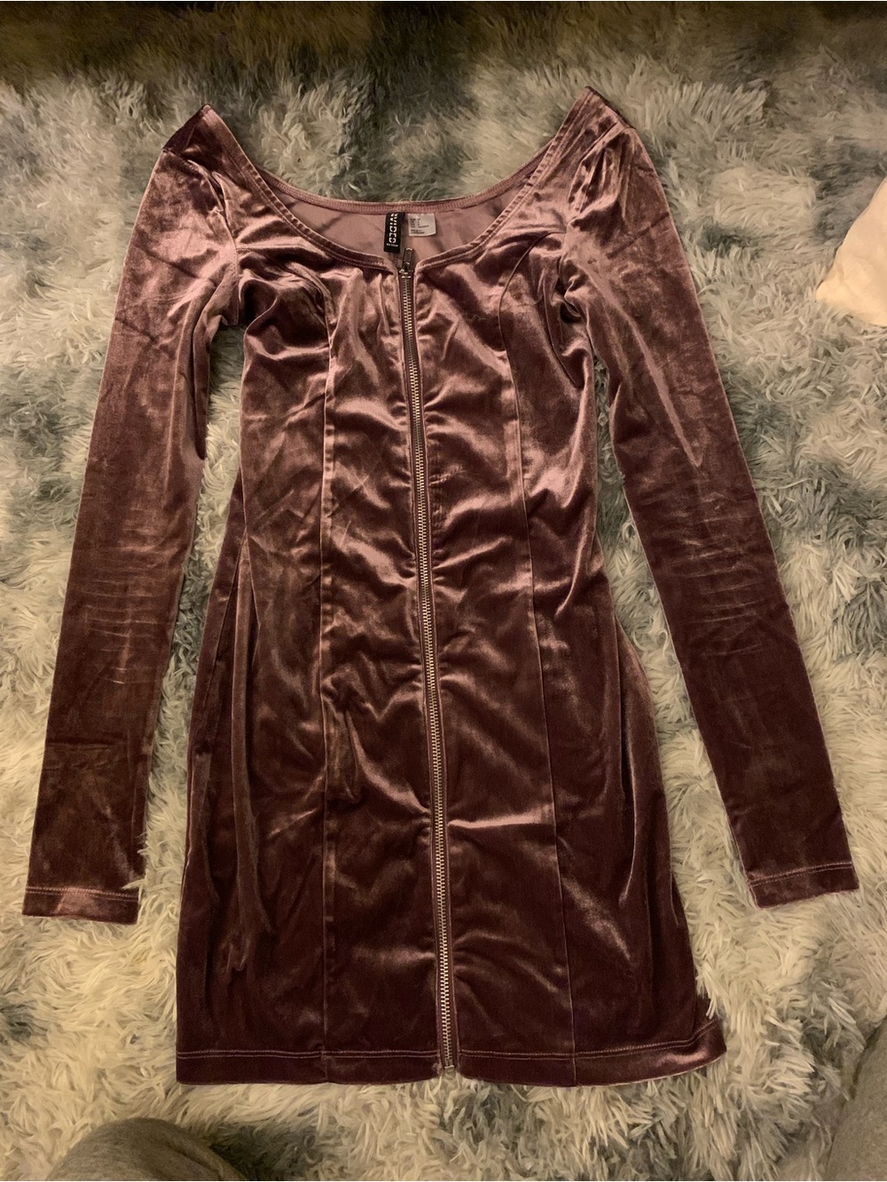 H&M Mauve Velvet Zip-Front Long Sleeve Dress